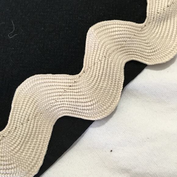 ANNIEWEAR size small black with a cream Bric-a-brac detailed accent sleeveless - Picture 4 of 11